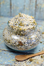Load image into Gallery viewer, Oatmeal Lavender Chamomile Rose Bathe Soak Sachet
