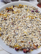 Load image into Gallery viewer, Oatmeal Lavender Chamomile Rose Bathe Soak Sachet