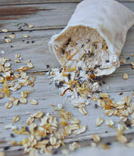 Load image into Gallery viewer, Oatmeal Lavender Chamomile Rose Bathe Soak Sachet