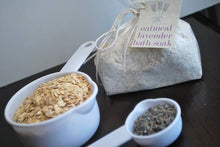Load image into Gallery viewer, Oatmeal Lavender Chamomile Rose Bathe Soak Sachet